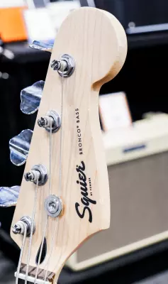 Squier - Sonic Bronco Bass, Laurel Fingerboard - Black 2